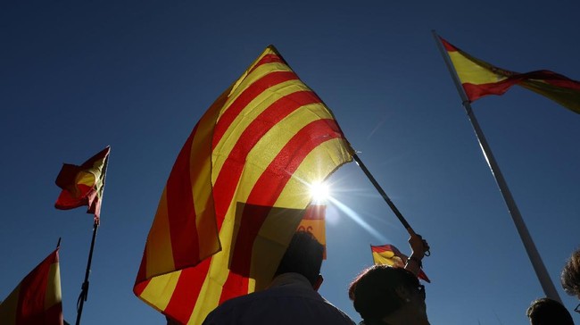 Pemerintah Spanyol mengklaim akan menyambut baik jika Presiden Catalonia Carles Puigdemont berpartisipasi dalam pemilu regional pada Desember 2017.