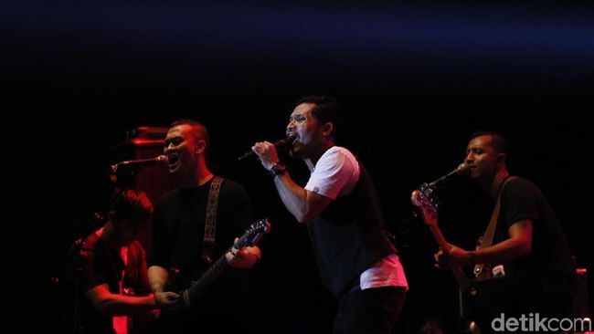 Lirik Lagu Jalanmu Bukan Jalanku - Andra and The BackBone