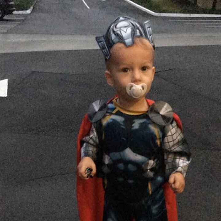 <div>Lho, Thor cilik yang satu ini malah ngempeng, Bun.( Foto: Instagram @brandonschloithe)</div><div> </div>