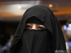 Berbagi Kasih di Haul 7 Tahun Uje, Umi Pipik Kirim Doa Ini
