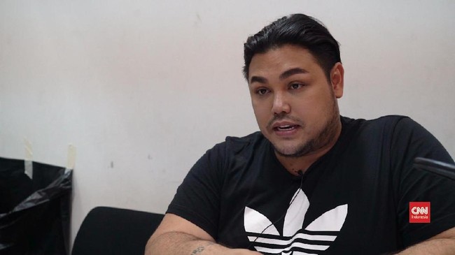 Selebritas Ivan Gunawan diperiksa soal salon kecantikan ilegal milik WN China karena pernah menjadi konsumennya.