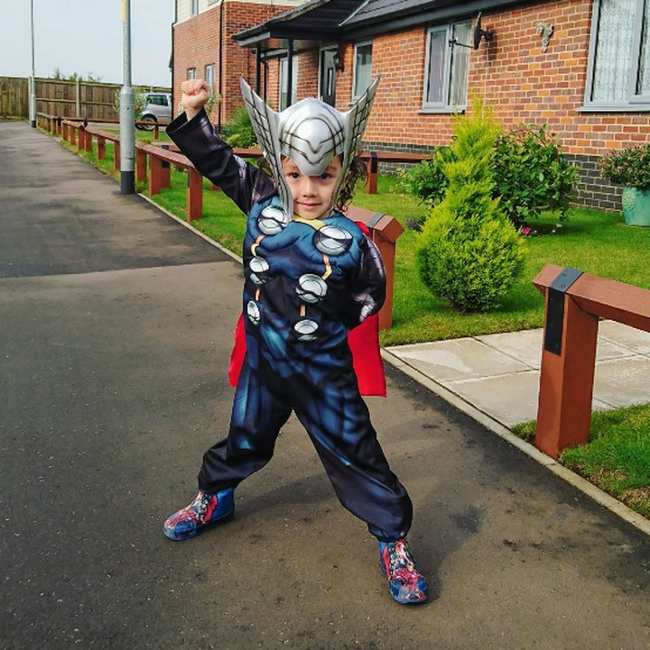 Lucu Banget! Saat si Kecil Jadi Thor sang Dewa Petir