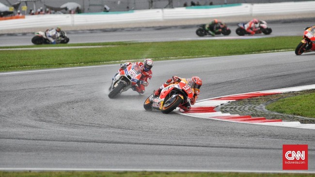 Jorge Lorenzo mengungkapkan nyaris mengalami tabrakan dengan Marc Marquez di tikungan pertama pada awal-awal balapan MotoGP Malaysia.