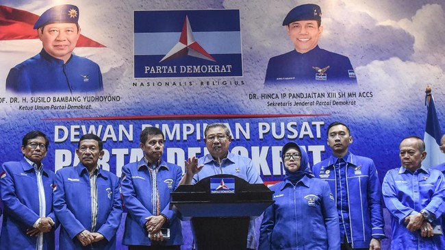 Demokrat belum memutuskan capres yang akan mereka usung, namun partai menilai AHY layak menjadi cawapres pendamping Jokowi maupun Prabowo.