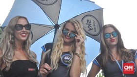 FOTO: Aksi Gadis Payung MotoGP Malaysia