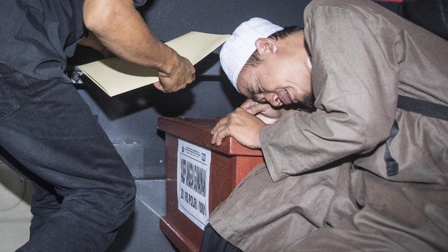 Satu korban luka bakar akibat kebakaran pabrik kembang api di Kosambi meninggal dunia. Ini menambah daftar korban luka yang sempat dirawat namun meninggal.