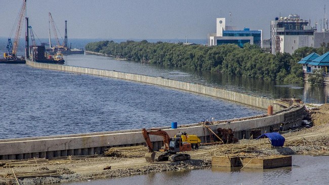 Pembangunan tanggul laut tahap kedua di pantai Jakarta sepanjang 4,5 Km bertujuan untuk mencegah abrasi dan banjir rob.