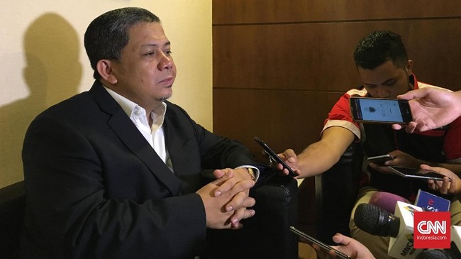 Fahri Hamzah mengingatkan Presiden Joko Widodo agar tidak melindungi KPK terkait SPDP kasus poemalsuan dokumen yang melibatkan pimpinan KPK.