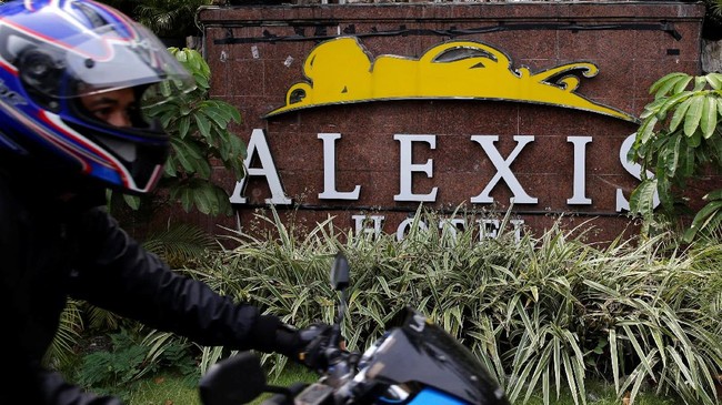 Laporan dugaan prostitusi di Hotel Alexis diajukan oleh ketua Badan Mahasiswa Gempita, Arianto, ke Polda Metro Jaya. Polisi menolak karena kurang bukti.