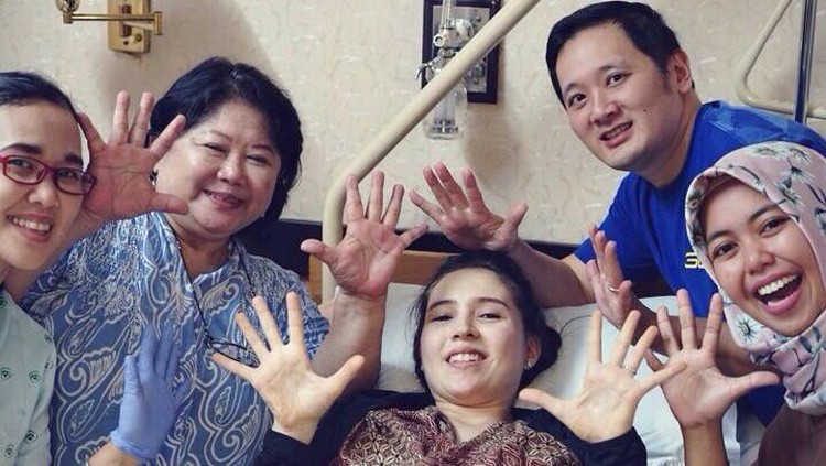 Doula bukan bidan atau pun dokter Doula atau pendamping persalinan punya empat fakta yang wajib Bunda tahu, sebelum akhirnya memutuskan menggunakan jasa mereka.