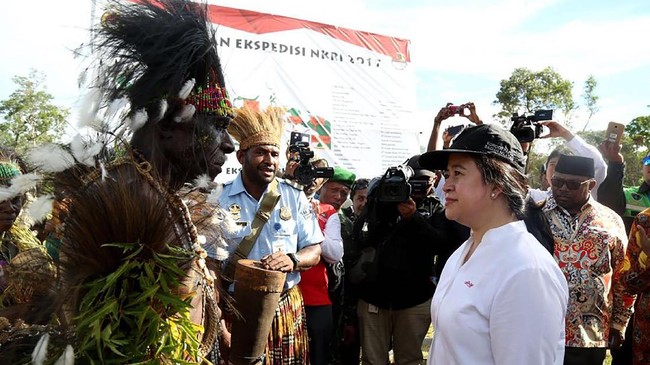 Puan Maharani menyatakan kawasan perbatasan akan bangkit menjadi beranda terdepan seiring dengan mulai dibangunnya ekonomi di kawasan itu.