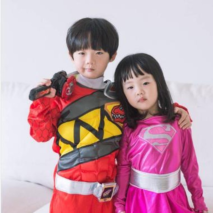 Kakak-adik ini kompak banget sih, sama-sama berkostum super hero. (Foto: Instagram/zion.janelle.cheeringyouup)