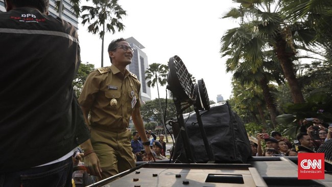 Berkantor di Kepulauan Seribu merupakan janji Sandiaga Uno saat berkampanye. Kepulauan Seribu merupakan satu-satunya kabupaten di wilayah DKI Jakarta. 