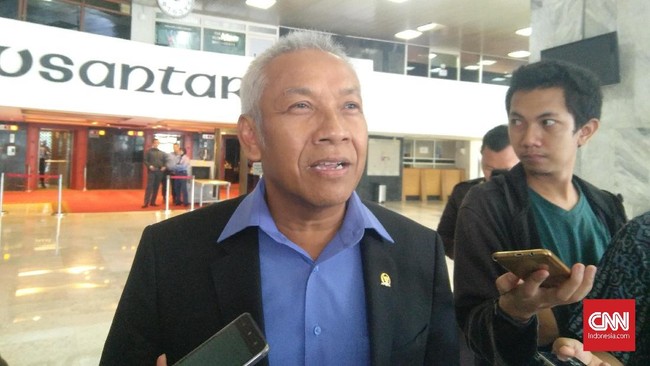 Wakil Ketua DPR Agus Hermanto mengaku berkomunikasi dengan Ketua DPR Setya Novanto saat menggelar rapat pimpinan DPR.