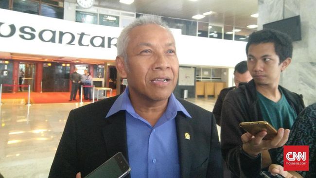 Pimpinan DPR Yakin RUU Terorisme Bisa Rampung Juni Wakil Ketua DPR Agus Hermanto mengatakan parlemen akan segera menggelar rapat paripura untuk mengesahkan RUU Terorisme usai masa reses berakhir.