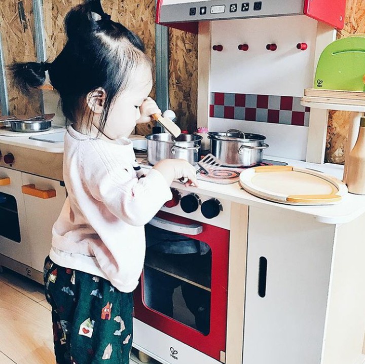 <p>'Jadi mau dimasakin chef apa hari ini?'  (Foto: Instagram @kalevcowich)</p>
