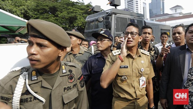 Sandiaga Uno absen di acara Reuni 212. Alasannya Partai Gerindra tak memberinya restu menghadiri acara itu.