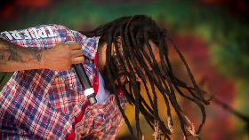 Goyang Reggae Bius Ribuan Orang di Perbatasan Papua