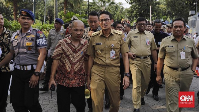 Wakil Gubernur DKI Sandiaga Uno berencana menyalurkan para pekerja Alexis untuk pariwisata halal di Jakarta dengan menggandeng Masyarakat Ekonomi Syariah.
