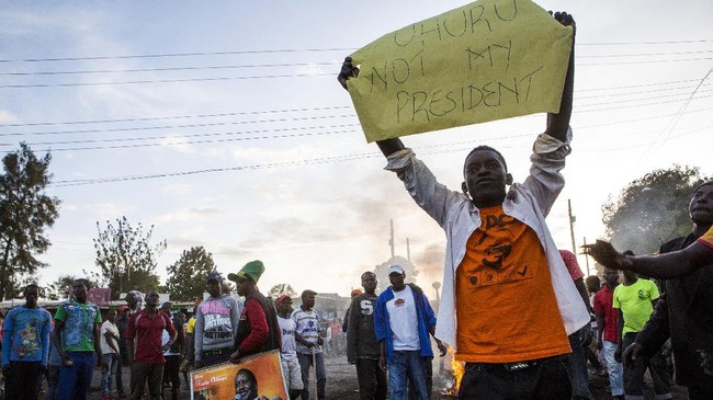 Pemerintah Kenya menangkap penasihat oposisi yang kerap mengkritisi Presiden Uhuru Kenyatta dan mendorong beberapa bagian negara tersebut untuk merdeka.