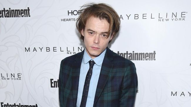 Aktor 'Stranger Things', Charlie Heaton meminta maaf kepada fan akibat dideportasi dari Amerika Serikat atas tuduhan kepemilikan kokain.