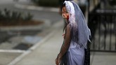 FOTO: Wujud Kengerian 'Halloween' Tahun Ini Halloween berlangsung setiap tanggal 31 Oktober setiap tahunnya. Kostum dan dekorasi seram menjadi hal yang wajib untuk dikenakan.