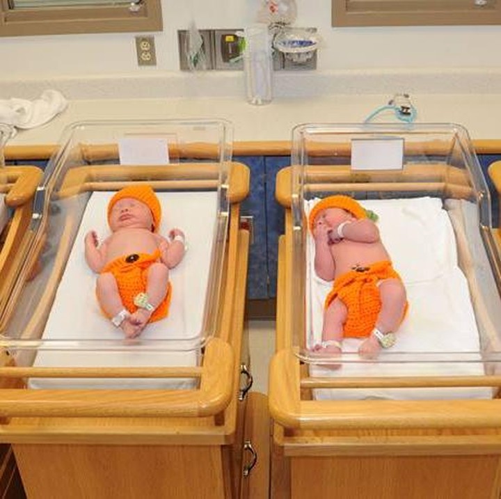 Bayi-bayi ini lucu banget deh. Berdandan serba oranye ala labu saat halloween. (Foto: Facebook/Allegheny Health Network)