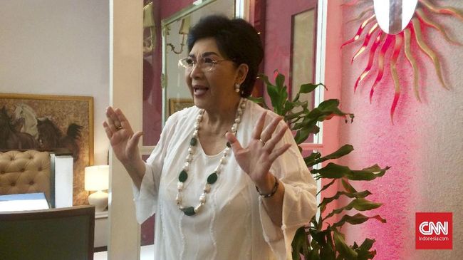 Titiek Puspa sudah berusia 80 tahun, Rabu (1/11) ini. Namun ia masih eksis di belantika musik Indonesia, bahkan masih berkarya dan dekat dengan musisi muda.