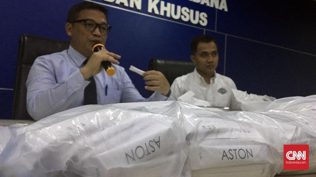 BB ditetapkan sebagai tersangka setelah kepolisian memeriksa enam saksi dan ahli terkait penjualan gula khusus industri ke sejumlah hotel dan kafe mewah.