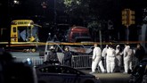 FOTO: Sisa-sisa Kengerian Teror New York Teror New York menewaskan delapan orang, melukai 11 lainnya dan menyisakan kengerian di sepanjang jalur kematian yang dilalui truk pelaku.