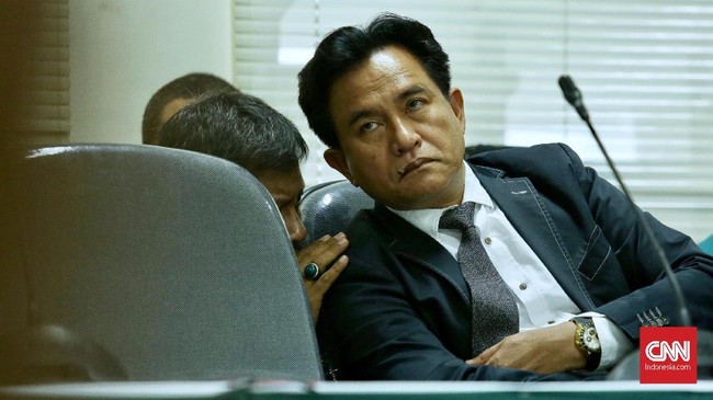 Ketua Umum Partai Bulan Bintang Yusril Ihza Mahendra menyoroti kejanggalan dalam proses verifikasi KPU Papua --yang sebelumnya telah meloloskan PBB.