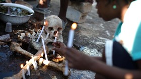 FOTO: Menghargai yang Telah Pergi dalam Hari Orang Mati