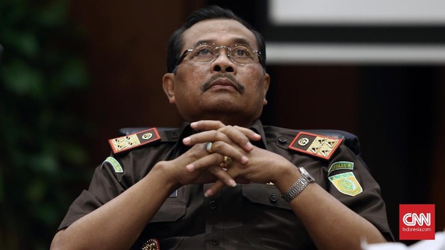 Jaksa Agung M Prasetyo meminta mantan Gubernur Sumatera Selatan Alex Noerdin tak mengulur waktu proses hukum dengan mangkir dari pemeriksaan kasus bansos.