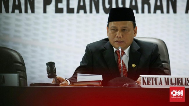 Bawaslu memutuskan Perindo bersalah karena menayangkan iklan partai di televisi di luar masa kampanye. Namun, Perindo bebas dari sanksi.
