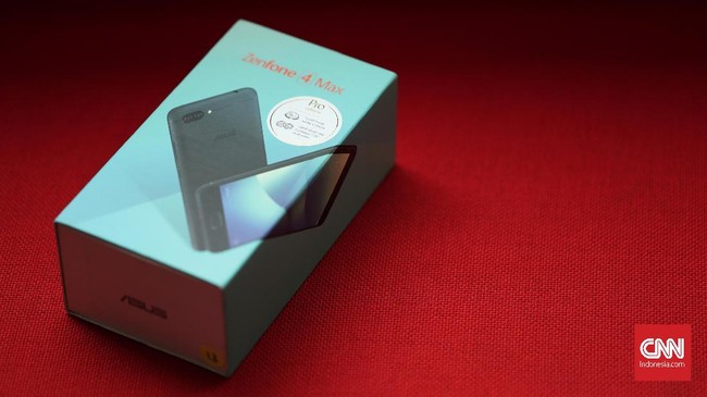 Asus memperkenalkan Zenfone 4 Pro Max diklaim dibekali sejumlah fitur unggulan mulai dari kamera ganda hingga baterai dengan daya tahan panjang.