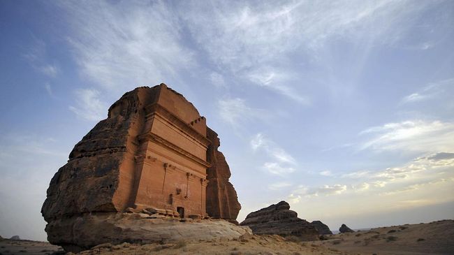 Pemerintah Arab Saudi berencana untuk memulai program visa untuk turis, sebagai usaha mengembangkan industri pariwisatanya. 