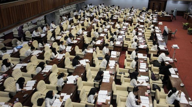 Ombudsman RI terima laporan CPNS Kemenkeu yang komplain akan pengumuman kelulusan seleksi kompetensi dasar. Jika makin serius, Ombudsman akan panggil Kemenkeu.