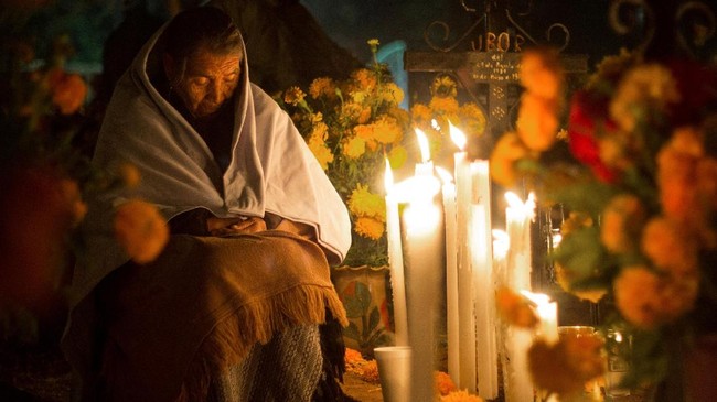 FOTO: Menghargai yang Telah Pergi dalam Hari Orang Mati