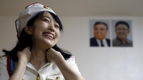 FOTO: Di Balik Layar Girlband Jepang Penggemar Korut