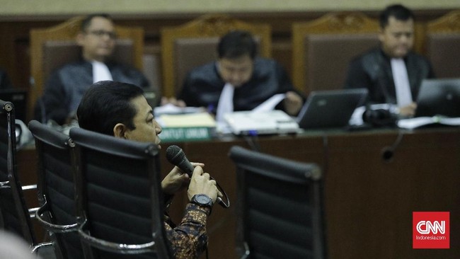 Ganjar dalam kesaksiannya menyebut Setya Novanto pernah membahas e-KTP saat bertemu di Bali, namun Setnov membantah itu dan menyebut Ganjar mengarang.