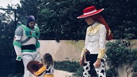 Seru dan Lucunya Kostum Halloween Keluarga Justin Timberlake