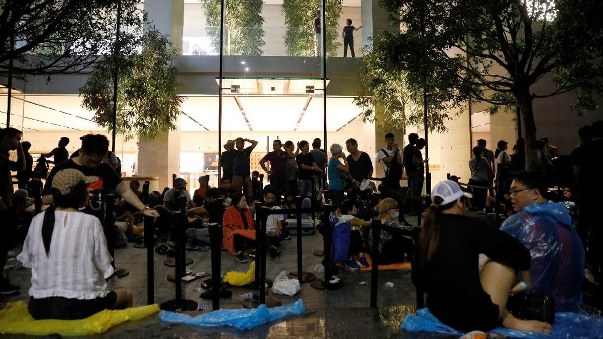 FOTO: Akhir Penantian Kelahiran iPhone X