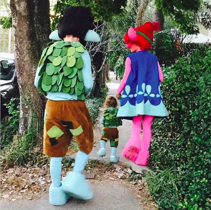 <p>Nggak kalah unik. Di perayaan Halloween tahun lalu, keluarga Justin Timberlake pilih pakai kostum 'Trolls'. (Foto: Instagram/ @justintimberlake)</p>