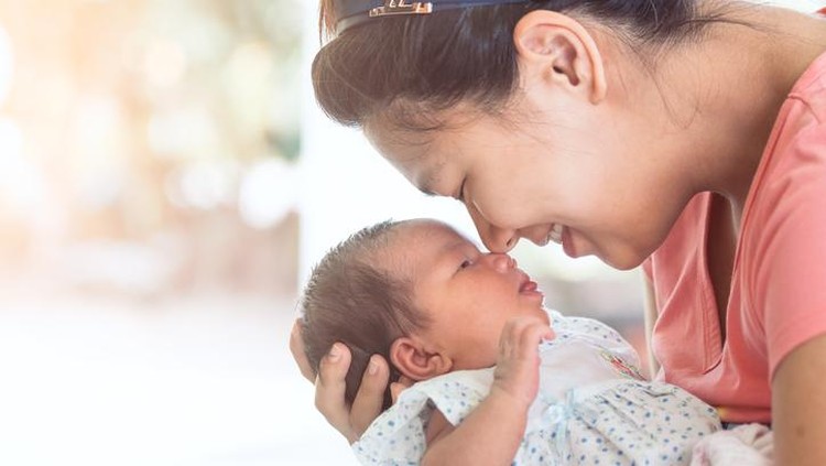 Yuk Lakukan 3 Hal Ini untuk Stimulasi Pendengaran Bayi Tiga hal simpel ini bisa bantu stimulasi pendengaran bayi.
