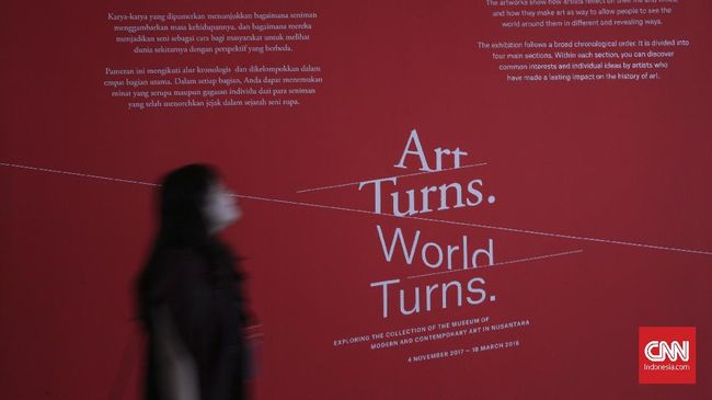 Pameran inagural bertajuk "Seni Berubah, Dunia Berubah, Menjelajah Koleksi Museum of Modern and Contemporary Art in Nusantara" di Museum of Modern and Contemporary Art in Nusantara (MACAN), berlangsung dari tanggal 4 November 2017 hingga 18 Maret 2018   Jakarta,  (3/11). Pameran yang merupakan penampilan publik perdana dari Museum MACAN itu menampilkan 90 karya seni yang menelusuri sejarah modern Indonesia.(CNN Indonesia/ Hesti Rika)