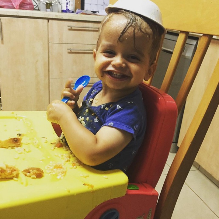 <p>Ditinggal sejenak, penampakan makanan di mangkuk si kecil jadi begini. Hiks. (Foto: Instagram/ @ahronwho) </p>