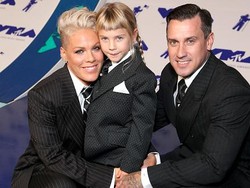 Pink Bantah Rumor Cerai: Itu Hoaks!