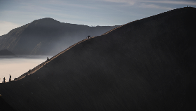 Wow, Bromo Tengger Semeru Ultra 100 Diikuti Lebih 1000 Pelari