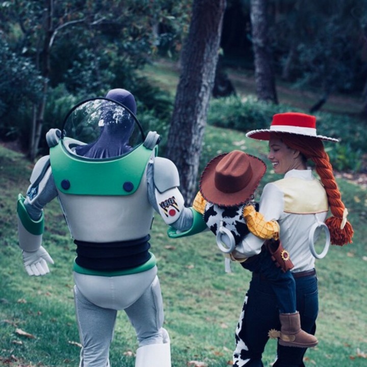 <p>Eh, Woody-nya malah digendong sama Jessie. (Foto: Instagram/ @justintimberlake)  </p>