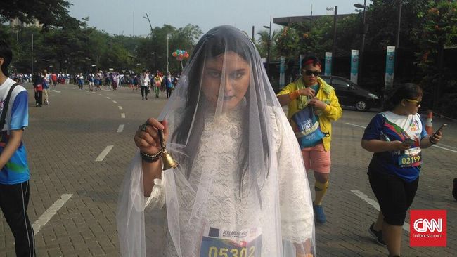 CT Arsa Foundation menggelar Fun Run 5k 2017, di mana pesertanya bebas mengenakan kostum unik. Ada yang menjadi zombie sampai 'ibu' Pengabdi Setan.